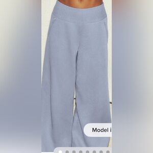 ALO Yoga Serenity Wide Leg Sweatpant - Winter Frost size XS new